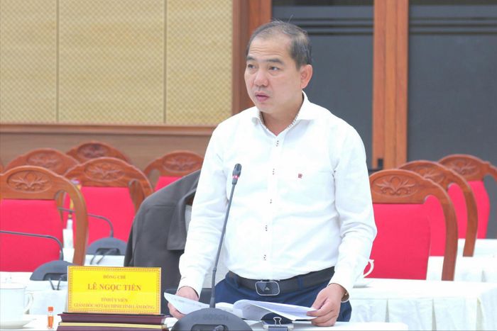 Giám đốc Sở Tài chính Lê Ngọc Tiến báo cáo tiến độ giải ngân vốn đầu tư công trên địa bàn Lâm Đồng
