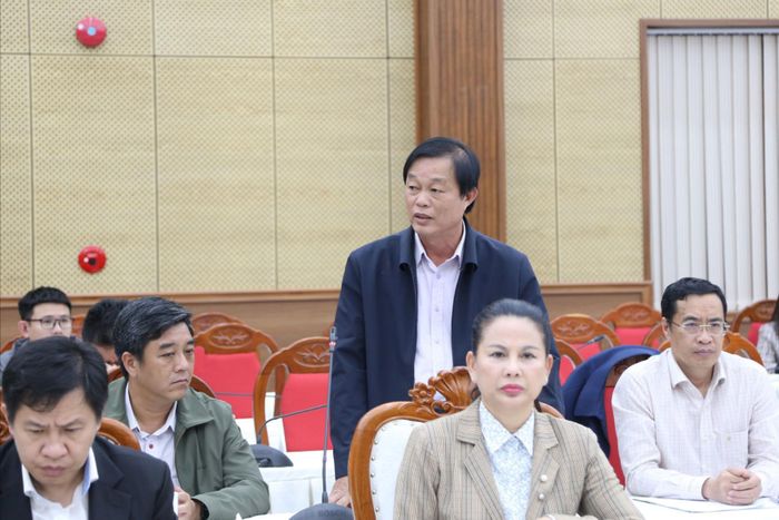 Phó Giám đốc Báo và Phát thanh, Truyền hình Lâm Đồng Trương Quốc Thế Minh báo cáo lãnh đạo tỉnh về tiến độ giải ngân dự án do đơn vị làm chủ đầu tư