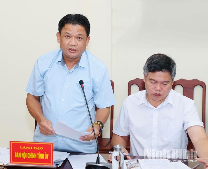 Lãnh đạo Ban Nội chính Tỉnh ủy phát biểu tại buổi tiếp công dân.