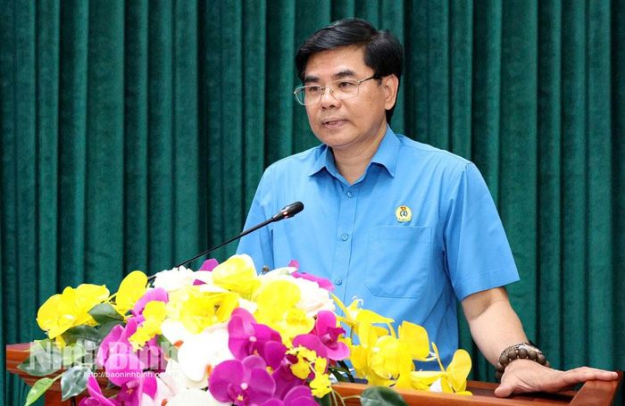 Đồng chí Chủ tịch LĐLĐ tỉnh Nguyễn Hải Long phát biểu cảm ơn tại buổi gặp mặt.