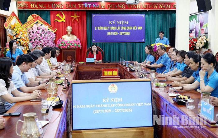 Quang cảnh buổi gặp mặt, chúc mừng.