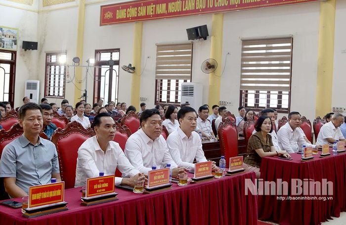 Các đại biểu dự chương trình.