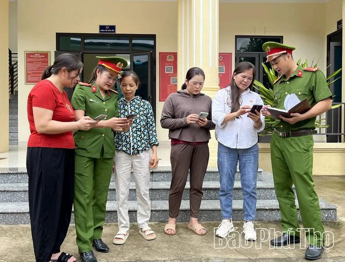 Những "điểm hỗ trợ công dân số" tiếp tục trở thành nơi phổ cập kỹ năng số, góp phần nâng cao nhận thức của người dân về chuyển đổi số.