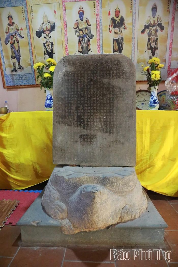Bia đá ghi dấu lịch sử hình thành và những giá trị văn hóa của chùa Phúc Thánh.