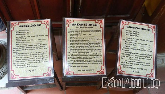 Đại hồng chung, mõ và các pháp khí phục vụ nghi lễ Phật giáo tại chùa Phúc Thánh.