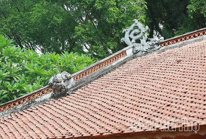 Các linh vật trên mái chùa được chạm khắc tinh xảo, thể hiện nghệ thuật kiến trúc truyền thống.