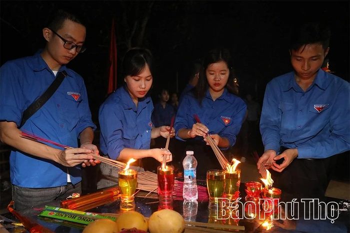 Ngọn lửa truyền thống và lòng biết ơn sẽ còn được thắp sáng mãi qua các thế hệ mai sau.