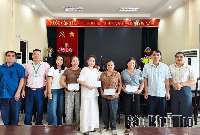 Ngoài làm tốt công tác tín dụng chính sách, Phòng Giao dịch NHCSXH Kim Bôi còn tích cực trong công tác thiện nguyện, an sinh xã hội, góp phần vào sự phát triển kinh tế - xã hội của địa phương.
