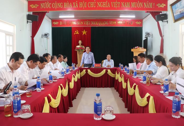 Đại diện lãnh đạo Đảng ủy xã Nam Cửa Việt phát biểu tại buổi làm việc - Ảnh: T.P