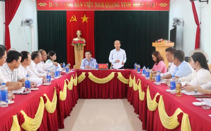 Đại diện lãnh đạo Báo và phát thanh, truyền hình Quảng Trị đề xuất các phương án trong chương trình livestream lễ kỷ niệm 140 năm ngày mất Kỳ vĩ Quận công Nguyễn Văn Tường - Ảnh: T.P