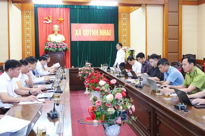Sở Nông nghiệp và Môi trường họp kiểm tra, đôn đốc tiến độ xây dựng cơ sở dữ liệu đất đai đối với 4 xã khu vực Quỳnh Nhai. Ảnh: PV
