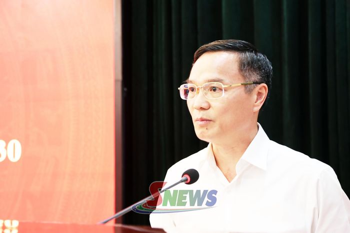 Đồng chí Phó Bí thư Đảng ủy UBND tỉnh quán triệt một số văn bản của Tỉnh ủy, của Đảng ủy UBND tỉnh.