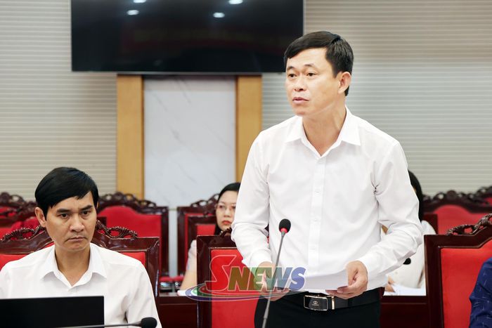 Đại diện Ban Tổ chức Đảng ủy UBND tỉnh tham gia ý kiến tại hội nghị.