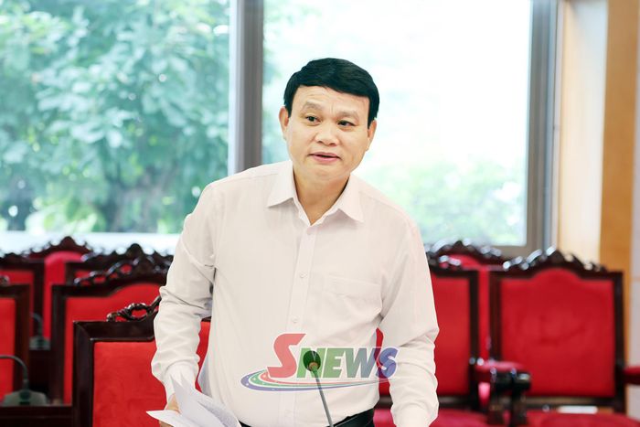 Đồng chí Đặng Ngọc Hậu, Ủy viên Ban Thường vụ Đảng ủy, Phó Chủ tịch UBND tỉnh tham gia ý kiến tại hội nghị.