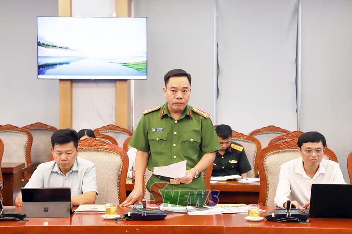 Thành viên Hội đồng phối hợp phổ biến, giáo dục pháp luật tỉnh phát biểu tại hội nghị