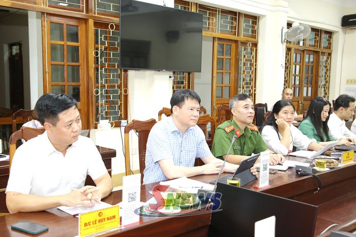 Các đại biểu dự cuộc làm việc.