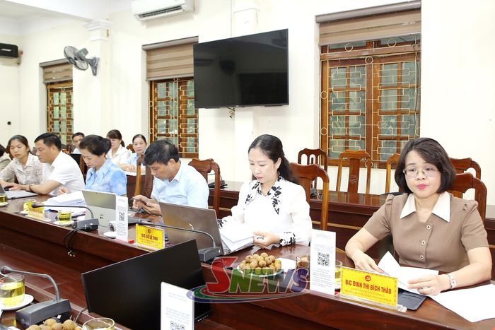 Các đại biểu dự cuộc làm việc.
