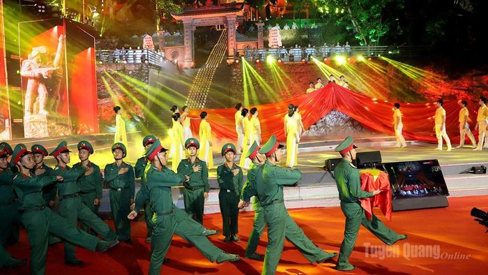 Tiết mục văn nghệ đặc sắc tại điểm cầu truyền hình trực tiếp xã Thanh Thủy.
