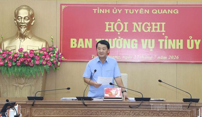 Bí thư Tỉnh ủy Hầu A Lềnh phát biểu tại hội nghị.