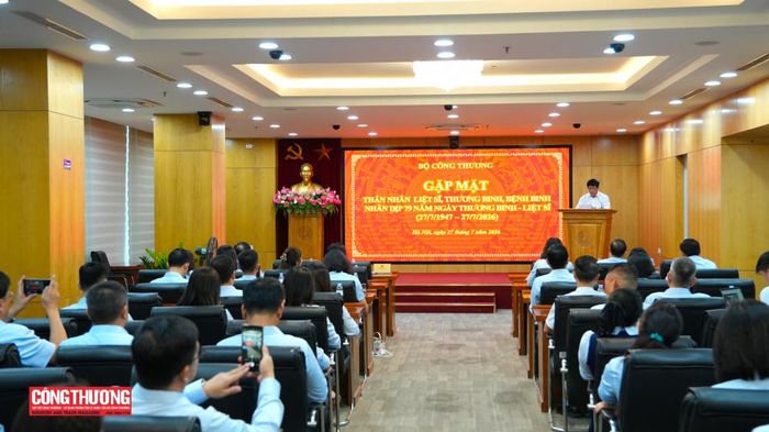 Đồng chí Phan Văn Bản cho biết, Ban Thường vụ Đảng ủy Bộ Công Thương sẽ tiếp tục lãnh đạo, chỉ đạo thực hiện tốt công tác chăm lo người có công, đẩy mạnh các hoạt động tri ân và giáo dục truyền thống cách mạng trong toàn Đảng bộ Bộ.