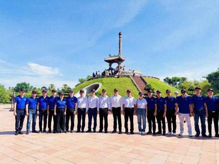 Ban Lãnh đạo, cán bộ, đoàn viên DRC trong hành trình về nguồn, tri ân các Anh hùng liệt sĩ tại Quảng Trị