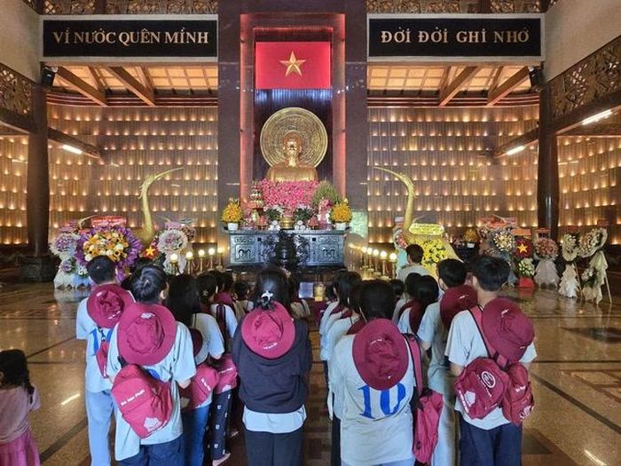 Đời đời ghi nhớ ơn những người đã hy sinh xương máu mang lại hạnh phúc, bình an cho mọi người 