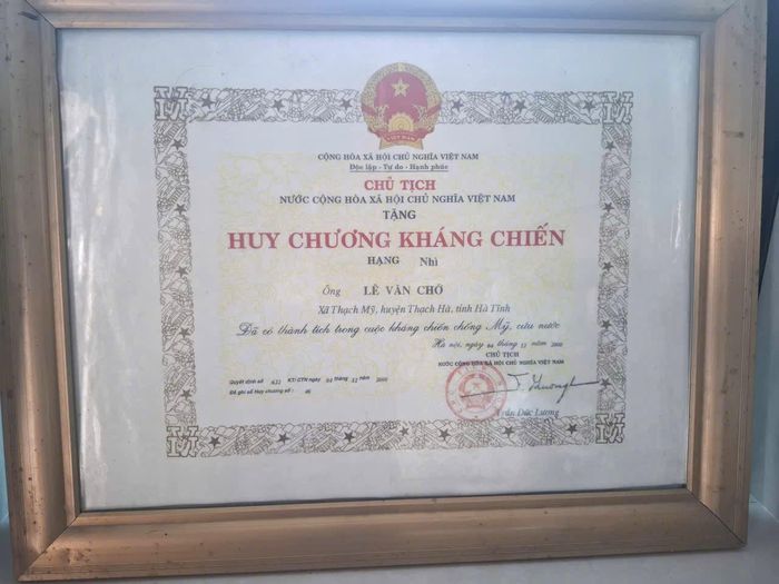 Ông Chớ được tặng nhiều huân, huy chương kháng chiến.