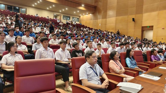 Các đại biểu tham dự hội nghị.