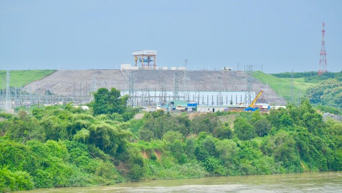 Đồng thời, cây cầu cũng đáp ứng yêu cầu vận chuyển thiết bị, vật tư siêu trường, siêu trọng phục vụ dự án mở rộng Nhà máy Thủy điện Trị An.