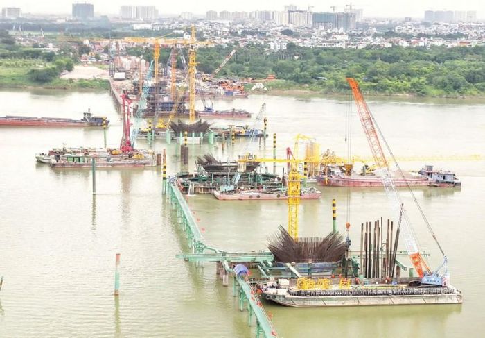 Đến hết ngày 16/7/2026, cả nước đã giải ngân 378.009,9 tỷ đồng vốn đầu tư công, đạt 37,3% kế hoạch Thủ tướng Chính phủ giao. Trong ảnh: Dự án cầu Trần Hưng Đạo (Hà Nội) đang được triển khai. Ảnh: An Thư