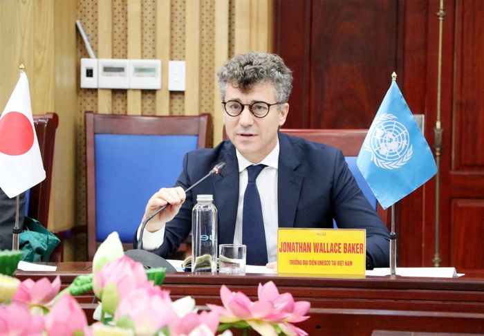Ngài Jonathan Wallace Baker - Trưởng Đại diện UNESCO tại Việt Namphát biểu tại buổi làm việc với tỉnh Nghệ An.