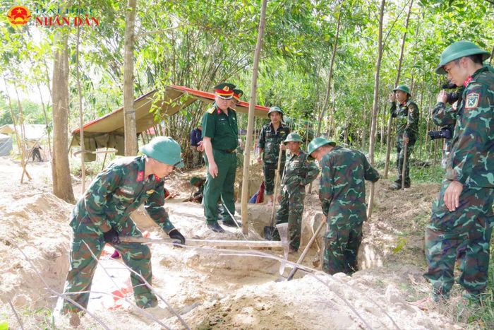 Hiện trường tìm kiếm hài cốt liệt sĩ tại làng Câu Nhi, xã Nam Hải Lăng, Quảng Trị