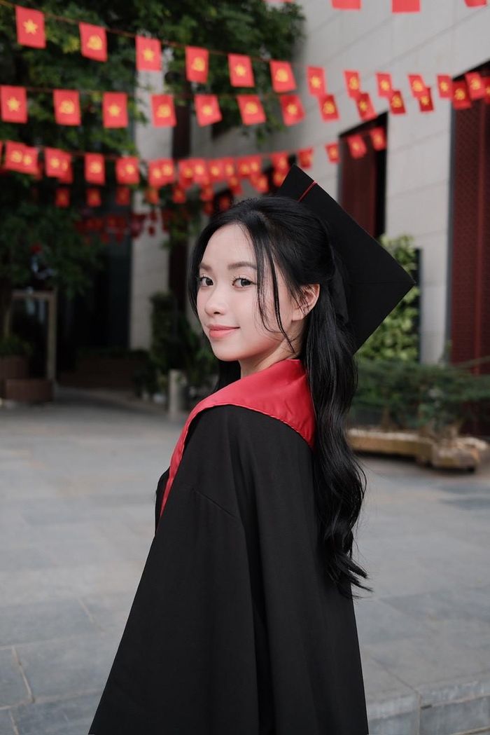 Sau khi nhận học bổng Thạc sĩ của University of Manchester, Thùy Dương đặt mục tiêu hoàn thành chương trình học và trở về Việt Nam phát triển sự nghiệp. Ảnh: NVCC