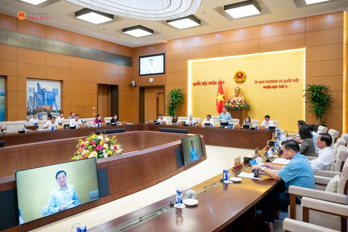 Phó Chủ tịch Quốc hội Nguyễn Khắc Định phát biểu kết luận phiên họp