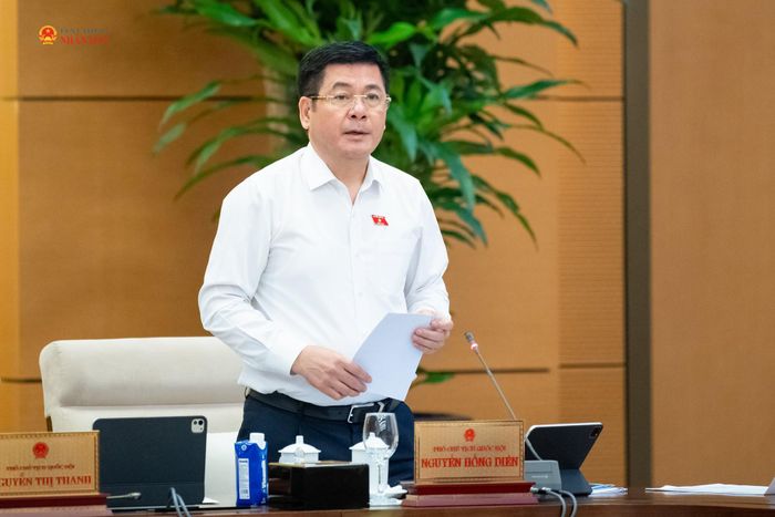 Phó Chủ tịch Quốc hội Nguyễn Hồng Diên điều hành nội dung thảo luận