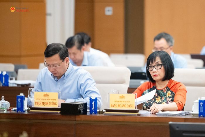 Các đại biểu tham dự phiên họp