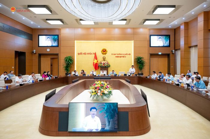 Quang cảnh phiên họp