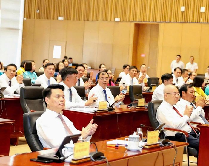 Bí thư Thành ủy, Trưởng Đoàn ĐBQH thành phố Hải Phòng Lê Ngọc Châu dự kỳ họp thứ Ba, HĐND thành phố Hải Phòng Khóa XVII. Ảnh: Nguyễn Ánh