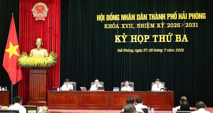 Chủ tọa điều hành kỳ họp thứ Ba, HĐND thành phố Hải Phòng Khóa XVII. Ảnh: Nguyễn Ánh
