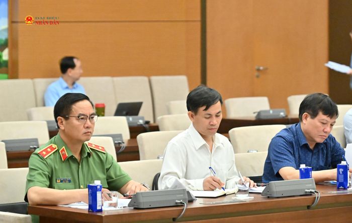 Các đại biểu tại phiên họp. Ảnh: Quang Khánh