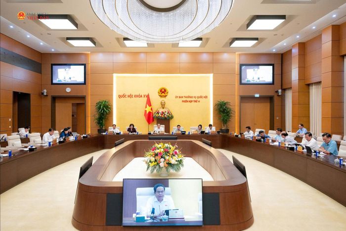 Quang cảnh phiên họp