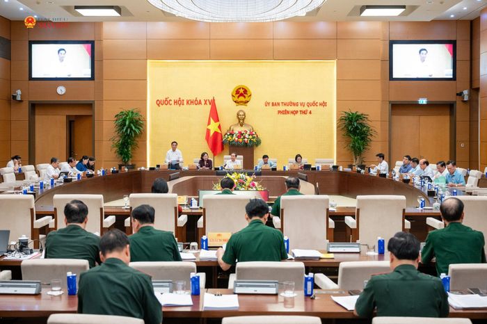 Quang cảnh phiên họp