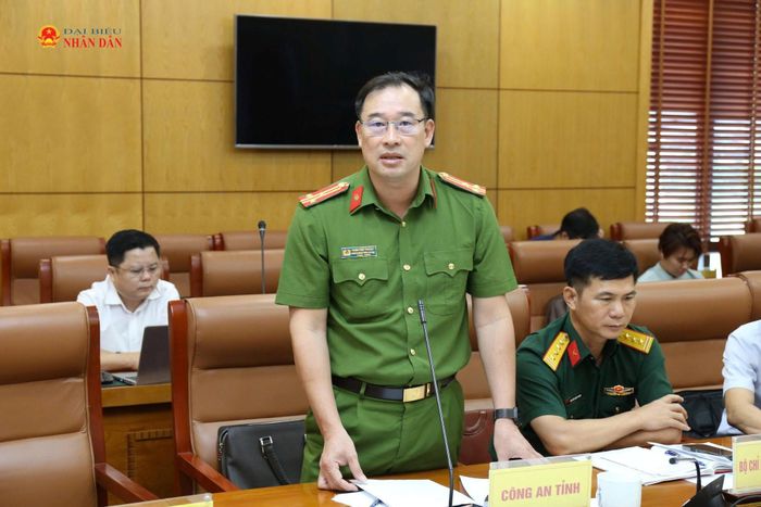 Đại diện công an tỉnh đóng góp ý kiến tại hội nghị