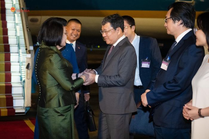 Phó Chủ nhiệm Thường trực Ủy ban Quốc phòng, An ninh và Đối ngoại Vũ Hải Hà đón Chủ tịch Quốc hội Campuchia Samdech Khuon Sudary