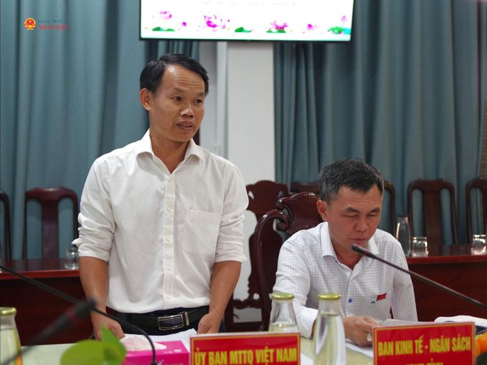 Đại diện Ủy ban MTTQ Việt Nam tỉnh góp ý tại buổi làm việc
