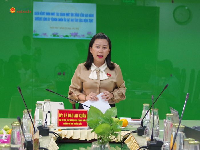 Phó Trưởng đoàn chuyên trách Đoàn ĐBQH tỉnh Lê Đào An Xuân phát biểu kết luận buổi làm việc