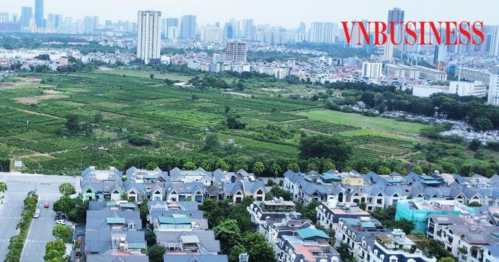 Nhà thấp tầng đối diện nhiều thách thức về thanh khoản, dù giá vẫn neo cao.