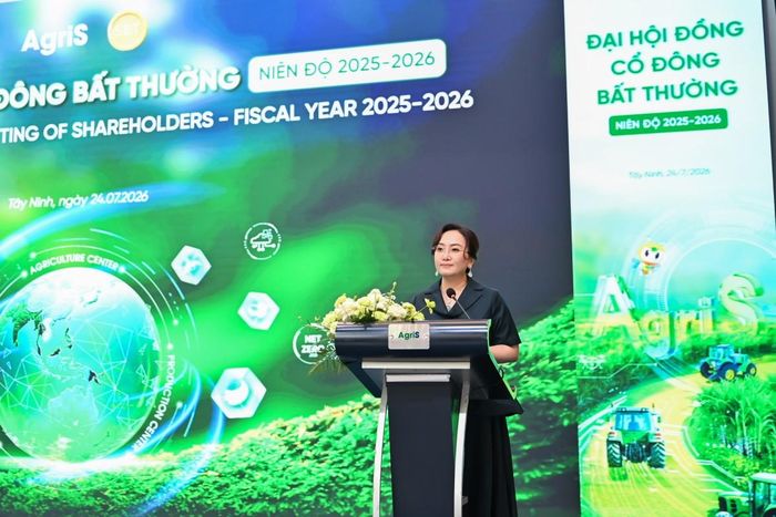 Bà Đặng Huỳnh Ức My, Chủ tịch HĐQT AgriS phát biểu tại đại hội. Ảnh: AgriS