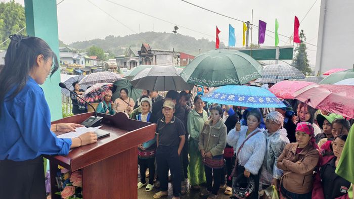 Đông đảo người dân đến dự phiên tòa xét xử lưu động vụ mua bán trái phép chất ma túy tại xã Dào San.
