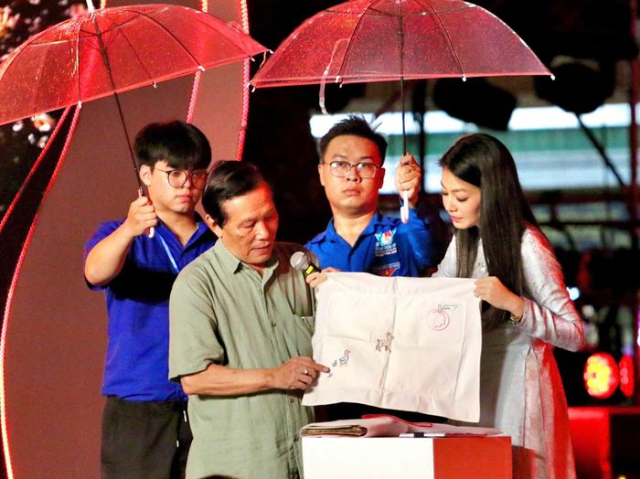 Những kỷ vật của Anh hùng LLVTND, Liệt sĩ Lê Thị Riêng gửi lại cho con trai.